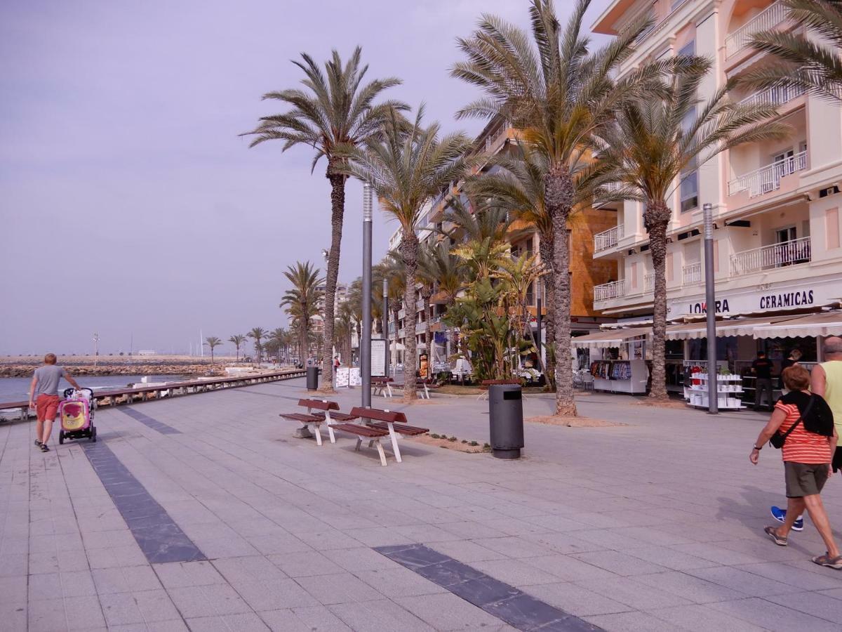 Edificio 1º Linea De Playa, En Paseo Maritimo De Torrevieja, Alicante, Costa Blanca Exterior photo