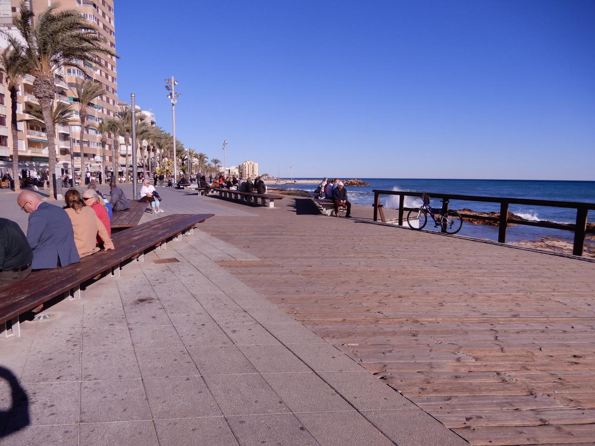 Edificio 1º Linea De Playa, En Paseo Maritimo De Torrevieja, Alicante, Costa Blanca Exterior photo