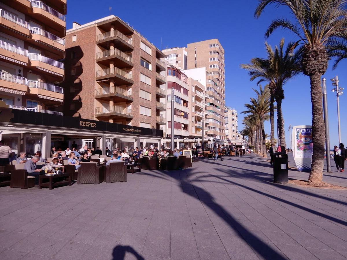 Edificio 1º Linea De Playa, En Paseo Maritimo De Torrevieja, Alicante, Costa Blanca Exterior photo